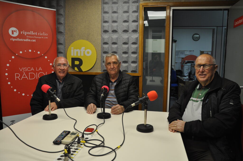 Pepe Muñoz, president de l’AV Can Mas; Ramón Marcos Sierra, vocal, i Juan Chaves, tresorer.