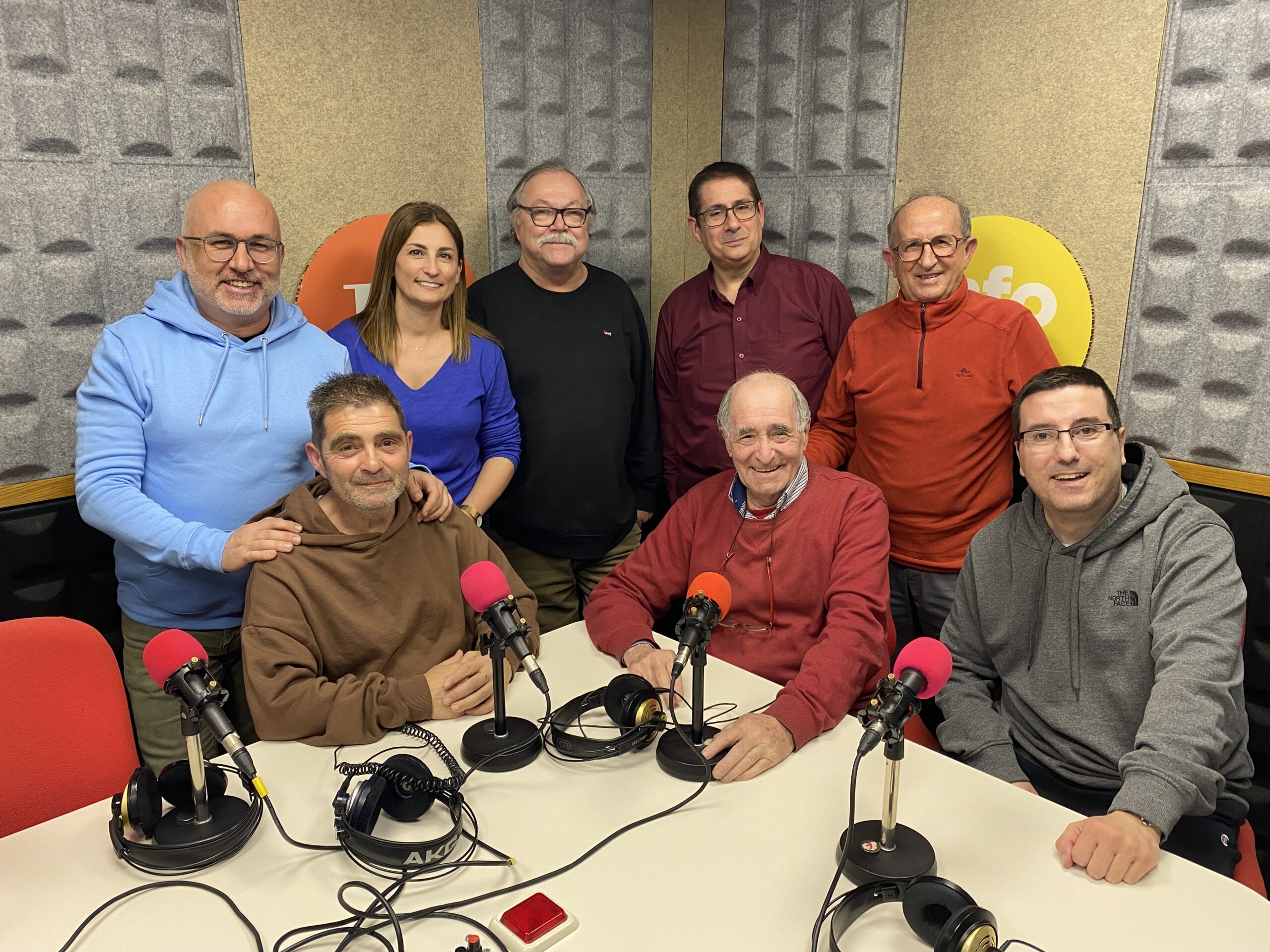 D’esquerra a dreta, Toni Miralles, Paco Soriano, Reme Herrera, Màrius Caralt, Rafa Quintero, Ramon Argenté, Ángel Esteve i Xavi Casas.