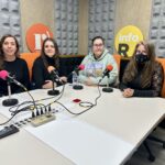 La regidora de Feminismes, Montse Arráez; Sílvia Montilla, membre del Comitè de Dones i Dones amb Discapacitat; Eva Ferrer, presidenta de l'Associació de Fibromiàlgia i Fatiga crònica de Ripollet; i Noèlia López, presidenta Cosir i Xerrar